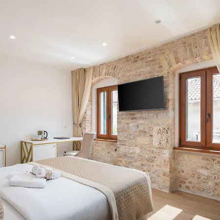 Le Premier Luxury Bed & Breakfast