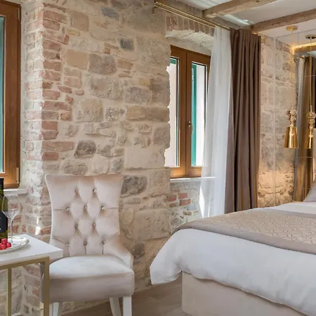 Le Premier Luxury Bed & Breakfast