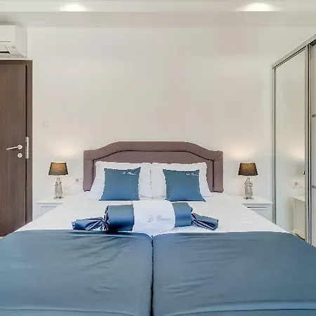 Le Premier Luxury 4*