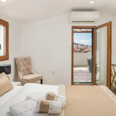 Le Premier Luxury - Exclusive Self Serviced Split
