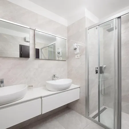 Le Premier Luxury - Exclusive Self Serviced