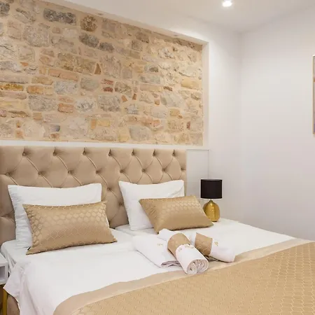 Le Premier Luxury krevet i doručak 4*