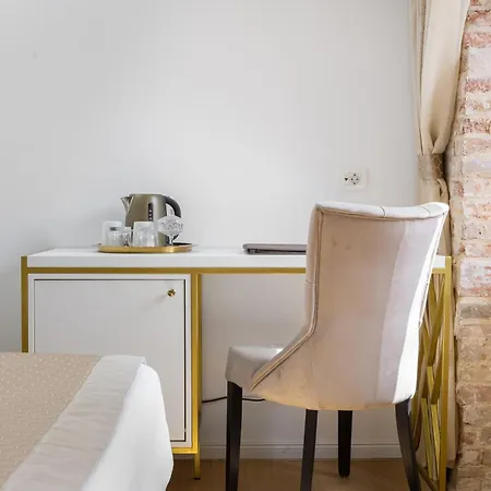 Le Premier Luxury - Exclusive Self Serviced