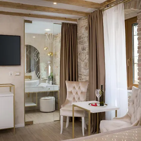 Le Premier Luxury krevet i doručak 4*