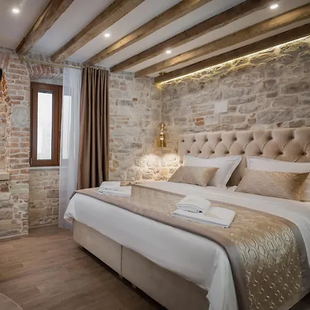 Le Premier Luxury Bed & Breakfast