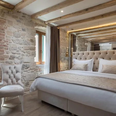 Le Premier Luxury - Exclusive Self Serviced Split