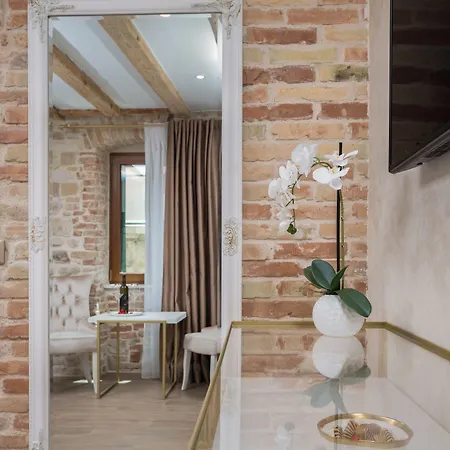 Le Premier Luxury Couette-café 4*