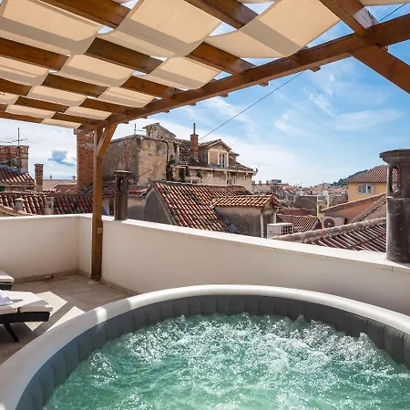 krevet i doručak Le Premier Luxury 4*