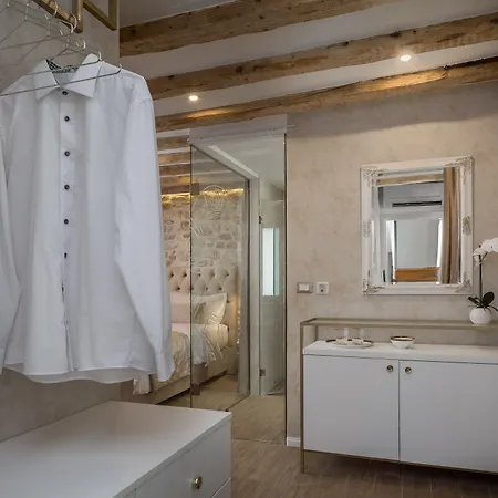 Le Premier Luxury - Exclusive Self Serviced 4* Split