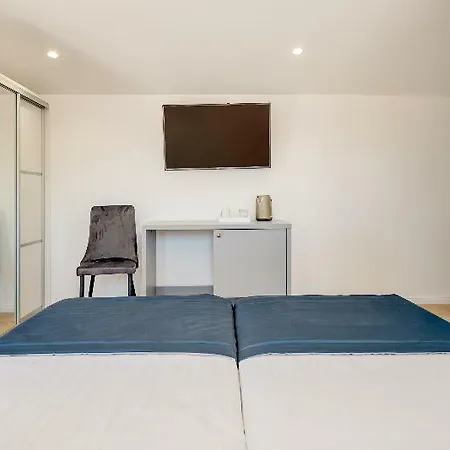 Le Premier Luxury Bed & Breakfast 4*