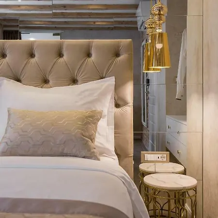 Le Premier Luxury Couette-café 4*