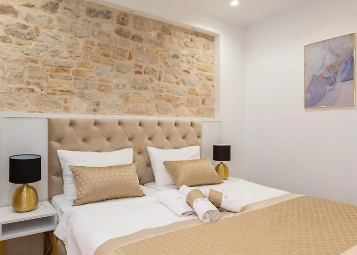 Le Premier Luxury Bed & Breakfast 4*