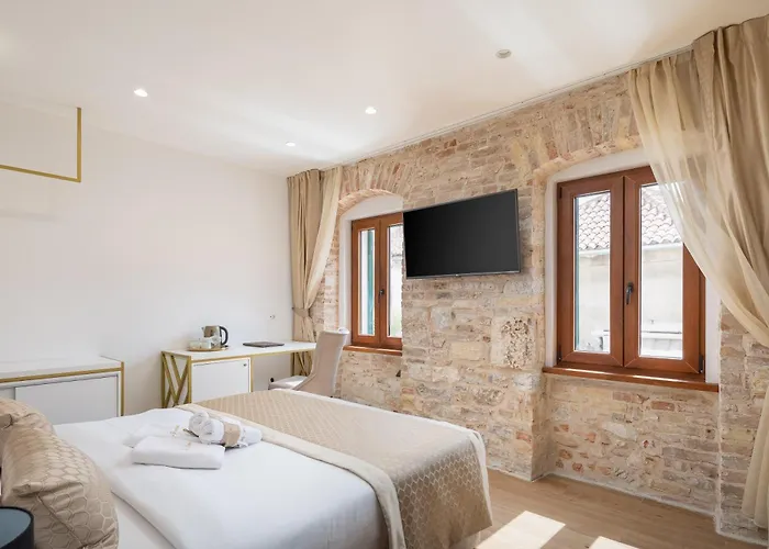 Le Premier Luxury Bed & Breakfast