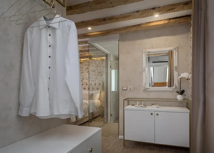 Le Premier Luxury 4*