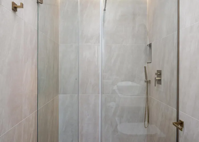 Le Premier Luxury Bed & Breakfast