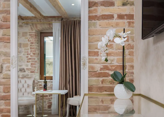 Le Premier Luxury Bed and breakfast 4*