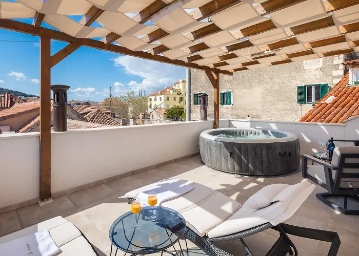 Le Premier Luxury 4*