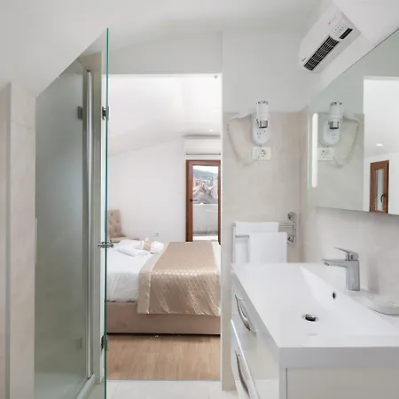 Nocleg ze śniadaniem Le Premier Luxury 4*